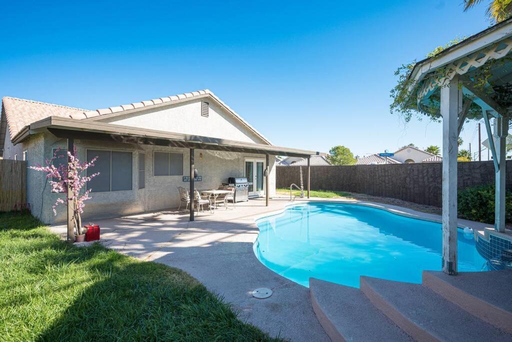 Modern Home! Pool & Jacuzzi Las Vegas Exterior photo